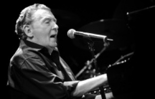 Efsane müzisyen Jerry Lee Lewis yaşamını yitirdi
