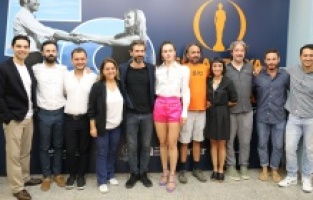 Lütfen Cevap Veriniz gösterimini gerçekleştirdi