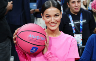 Pembe Top, Pınar Deniz’in elinden havalandı