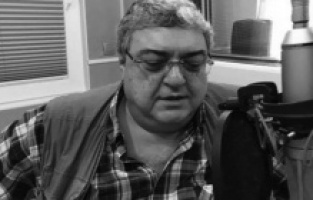 Usta seslendirme sanatçısı Ayhan Kahya hayatını kaybetti