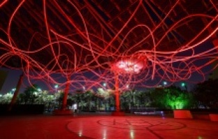 Refik Anadol, Suudi Arabistan’ın Riyad şehrini sanatla aydınlattı