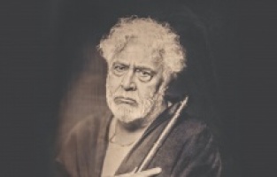 Uğur Yücel’in Neyzen Tevfik ‘Hiç’ oyununa büyük ilgi