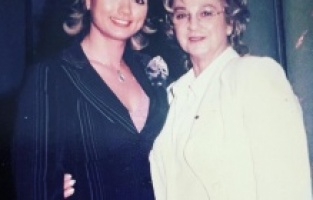 Açelya Akkoyun acı haberi sevenleriyle paylaştı