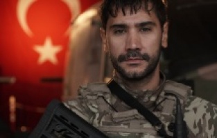 Al Sancak’ın 'Ali Yüzbaşı’sı Uğur Güneş rolünü anlattı