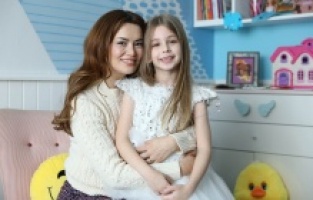 Bir Küçük Gün Işığı’nın setinde sürpriz kutlama