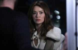 Elif, Fırat'ı kiminle yakalıyor?