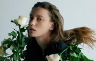 Serenay Sarıkaya zirveye oturdu