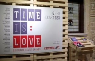 "Time İs Love; Bir Dünya Gezisi Sahnesi” sergisi programı açıklandı