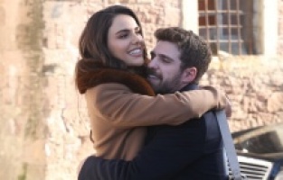 Üç Kız Kardeş setinden renkli kareler paylaşıldı