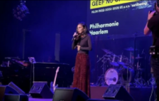 10 akrabasını kaybeden Karsu Dönmez, Hollanda’da yardım konseri düzenledi