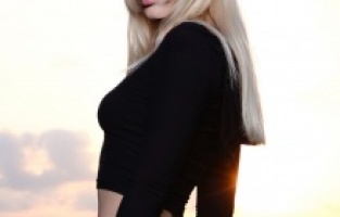 Aleyna Tilki depremzede çocuklar için çalışıyor