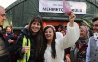 Aslı Tandoğan, çadır kentteki nikahta yaşananları anlattı