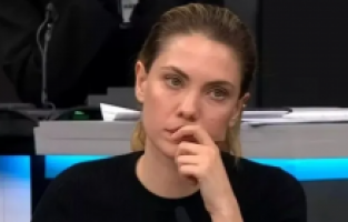 Bağış yayınına makyajsız çıkan Eda Ece alkış topladı!