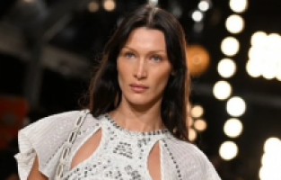 Bella Hadid'den Türkiye'ye kutu kutu yardım