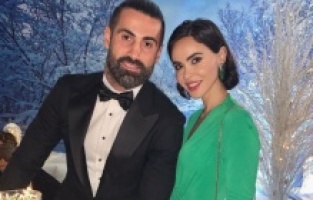 Deprem sonrası yakınlarına ulaşamayan Zeynep Demirel yardım istedi