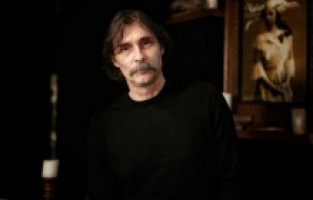 Erdal Beşikçioğlu’ndan depremzede çocukların eğitimi için sürekli destek