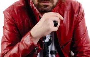 Halil Sezai depremzedelerle birlikte yemek yaptı