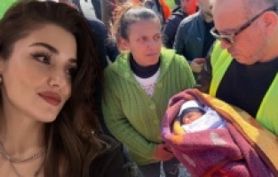 Hande Erçel minik Mavi'ye kayıtsız kalamadı!