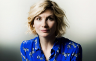 Jodie Whittaker "One Night" kadrosunda