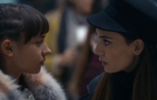 Netflix "Biz Kimden Kaçıyorduk Anne?" dizisinin yayın tarihini erteledi