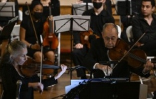 Osman Kıvrak'tan ABD'de depremzedeler yararına konser