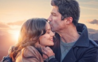 Özcan Deniz ve Fahriye Evcen’den duygu yüklü bir film