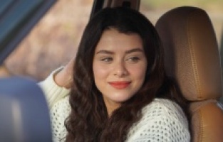 Gülayşe, çevresindeki sır çemberinden habersiz