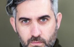 Memet Ali Alabora’nın yönettiği “Galler Bir Sığınak Ülkesidir” filmine Londra'da büyük ödül!