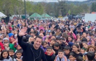 Acun Ilıcalı’dan deprem bölgesindeki çocuklara bayram sürprizi