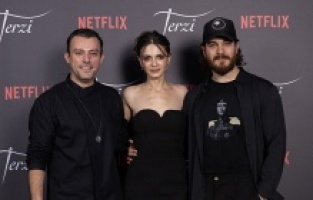 Netflix, Terzi’nin lansmanını dizi ekibinin katıldığı bir yemekle kutladı