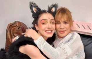 Merve Dizdar'a Sezen Aksu'dan tebrik ziyareti