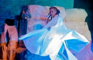 Ayça Bingöl’ün göz dolduran performansı ayakta alkışlandı