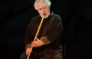 Uğur Yücel’in sahnede devleştiği "Neyzen" tiyatroseverlerle buluşmayı sürdürüyor