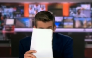 Yılan fobisi olan BBC spikeri piton haberi sunmakta zorlandı!