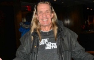 Iron Maiden'ın bateristi Nicko McBrain felç geçirdiğini açıkladı