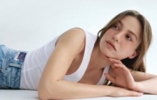 Jean markası Serenay Sarıkaya'yı bırakmadı!