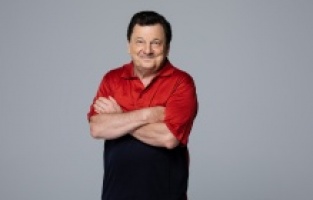 Vedat Milor İstanbul’un köklü semti Kadıköy’de