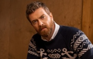 Engin Öztürk yeni otomobiliyle görüntülendi