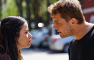 Gülayşe onu büyüten ailesine sırtını mı döndü?