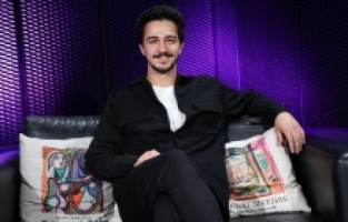 Gürberk Polat: "Halit Ergenç her setimde yanımda"