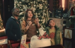 Prime Video, "Candy Cane Lane" filminin ilk görsellerini paylaştı