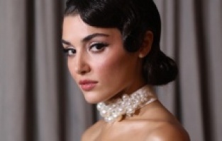 Hande Erçel rakiplerine fırsat vermiyor