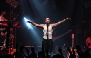 Hayranı karakalem portresini hediye etti