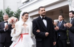 Mete zor bir karar vemek zorunda!