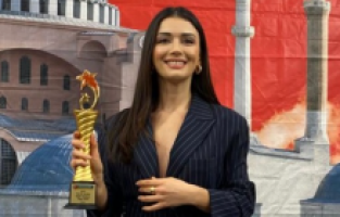 Özge Yağız'a Fransa’dan ödül