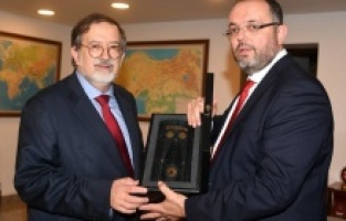 “Tarihin Arka Odası” canlı yayınla TRT 1’de olacak