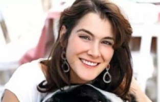 Yasemin Kozanoğlu'ndan üvey annesine kara para davası