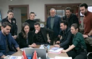 Rıza Baba ve ekibi Arda'ya tepki gösterir