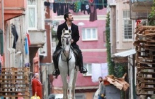 Kopuk ilk bölümüyle Fox'ta!