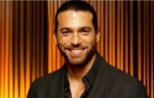 Can Yaman çocuklar için bugün Portekiz'de!